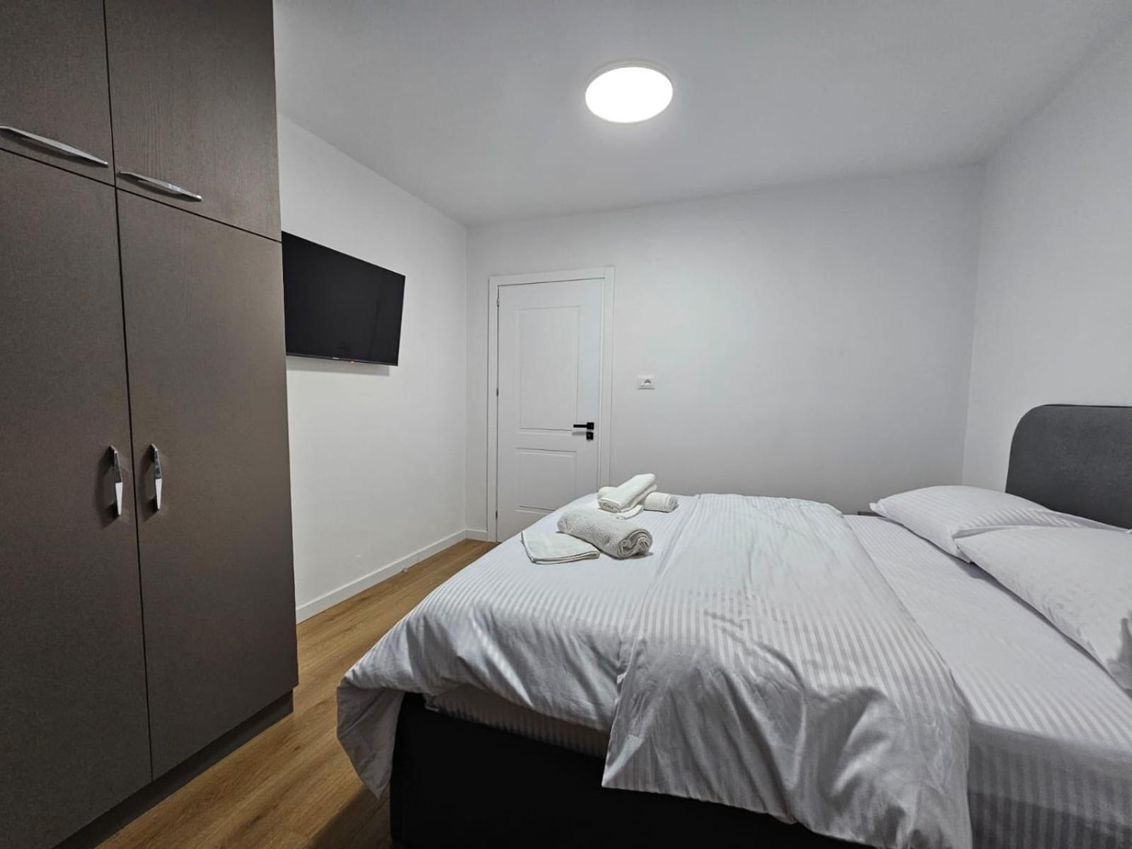 Elois Luxury Apartment Tirana Buitenkant foto
